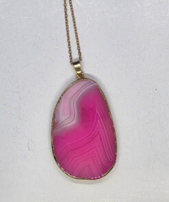 Ahhaat wicker necklace with chain, pink