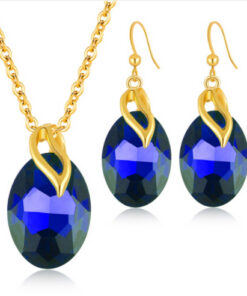 Kristallidega kuldne ehtekomplekt