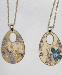 Golden oval flowers pendant necklace