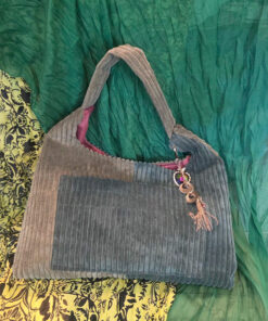 Roheline samet õlakott kuldse ripatsiga