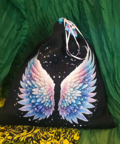 Inglitiibadega must kootud voodriga kott