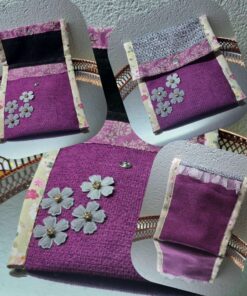 Kangast lilledega väike roosa kotike