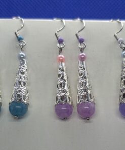 Koonuse kujuga naturaalse kiviga rippuvad kõrvarõngad