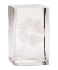 4-leheline ristik kristallkuubis