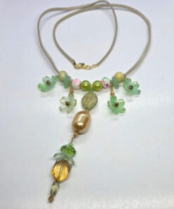 Kaelakee nööriga Rohelised lilleripatsid