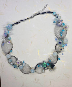 Blue flowers and beads wire mesh necklace